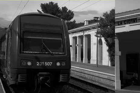 Gare La Ciotat montage F Entrée du train en gare de la Ciotat. JEAN-LUC
